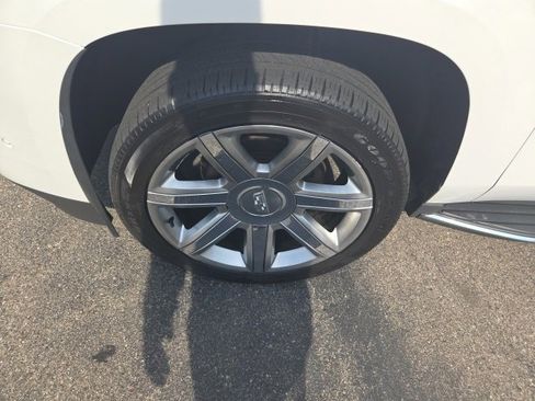 Used 2018 Cadillac Escalade Luxury image 14