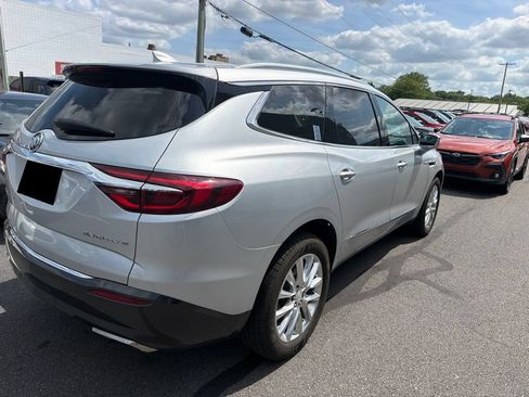 Used 2018 Buick Enclave Premium w/ Experience Buick Package FWD image 3