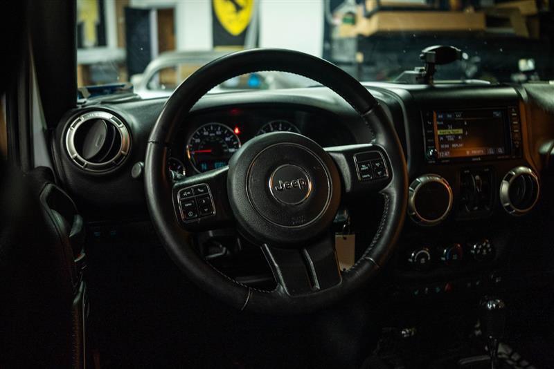 Used 2017 Jeep Wrangler Unlimited Rubicon w/ Connectivity Group AWD/4WD image 14