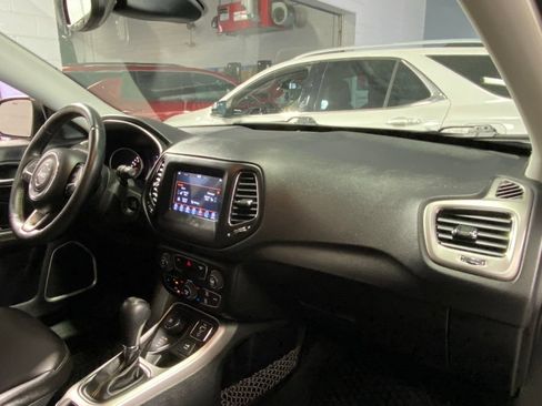 Used 2018 Jeep Compass Latitude w/ Popular Equipment Group AWD/4WD image 34