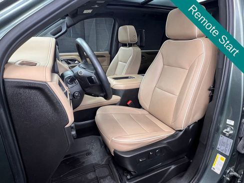 Used 2024 Chevrolet Suburban Premier w/ Premium Package 2 AWD/4WD image 4