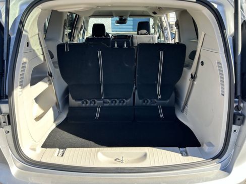 Used 2024 Chrysler Pacifica Touring-L FWD image 23
