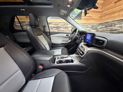 Used 2023 Ford Explorer XLT w/ Equipment Group 202A AWD/4WD image 16