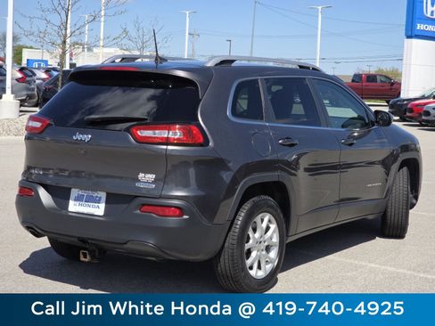 Used 2018 Jeep Cherokee Latitude Plus w/ Comfort/Convenience Group AWD/4WD image 17