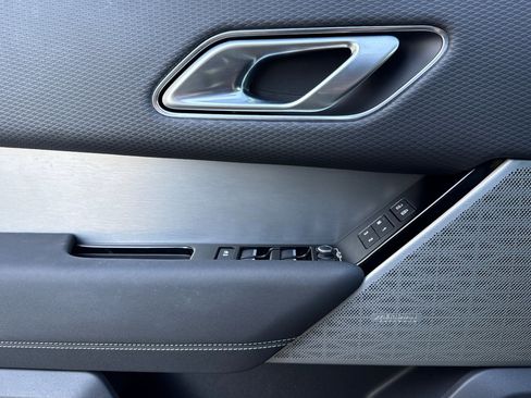 Used 2022 Land Rover Range Rover Velar R-Dynamic S image 8