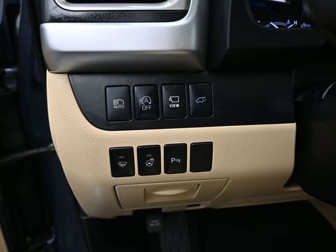 Certified 2019 Toyota Highlander Limited Platinum image 10