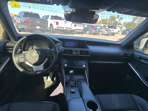 Used 2018 Lexus IS 350 AWD image 9
