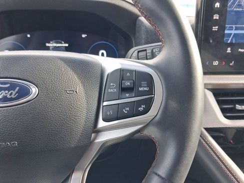 Used 2025 Ford Explorer Active RWD image 17