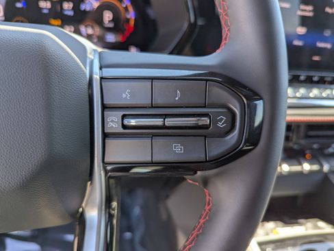 New 2025 Chevrolet Colorado Z71 w/ Midnight Edition image 15