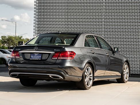 Used 2014 Mercedes-Benz E 350 4MATIC Sedan image 4