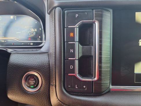 Used 2022 GMC Yukon Denali AWD/4WD image 16