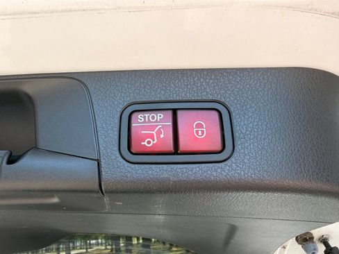 Used 2022 Mercedes-Benz GLB 250 image 19