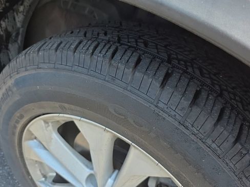 Used 2016 Nissan Rogue SV AWD/4WD image 3