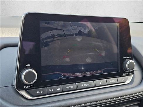 Used 2025 Nissan Rogue SV FWD image 14