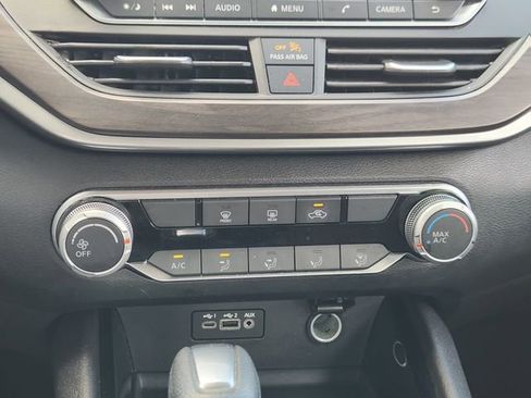 Used 2024 Nissan Altima 2.5 SV FWD image 15