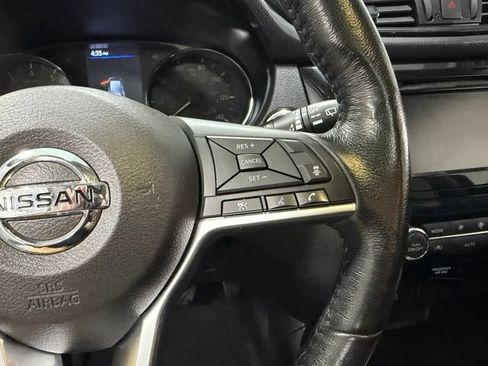 Used 2018 Nissan Rogue SV w/ Sun & Sound Touring Package AWD/4WD image 18