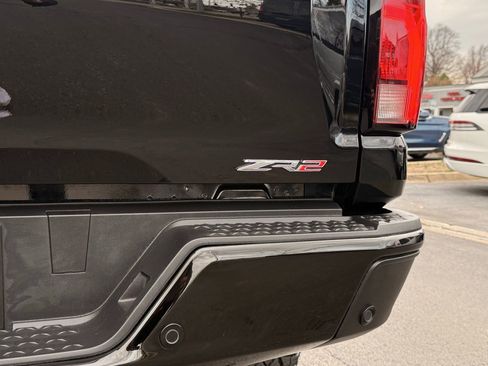 Used 2024 Chevrolet Colorado ZR2 w/ ZR2 Convenience Package III image 12