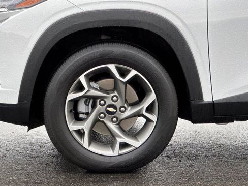 Used 2025 Chevrolet Trax LT image 28