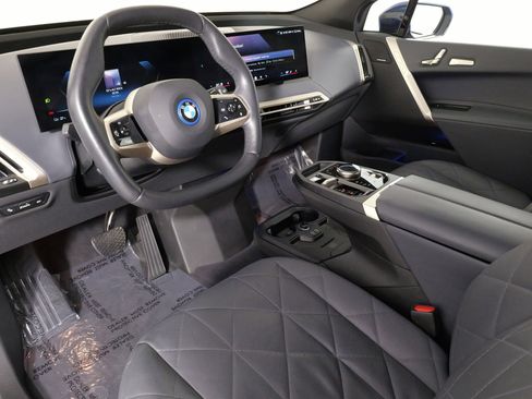 Used 2024 BMW iX xDrive50 w/ Premium Package image 30