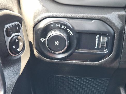 Used 2023 Jeep Wrangler Unlimited Sahara w/ Cold Weather Group AWD/4WD image 24