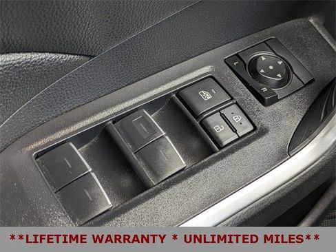 Used 2022 Toyota RAV4 SE image 28
