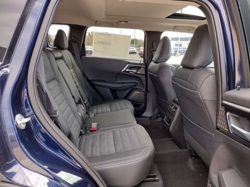 New 2026 Mitsubishi Outlander SE image 11