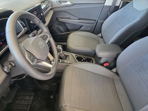 New 2026 Volkswagen Taos SE FWD image 9