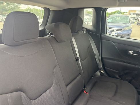 Used 2018 Jeep Renegade Altitude AWD/4WD image 29