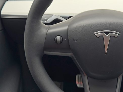 Used 2022 Tesla Model Y Long Range AWD/4WD image 19