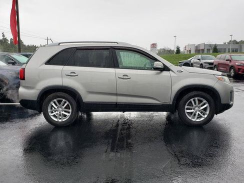 Used 2015 Kia Sorento LX AWD/4WD image 2