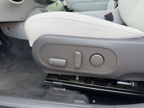 Used 2025 Hyundai Kona SEL image 23