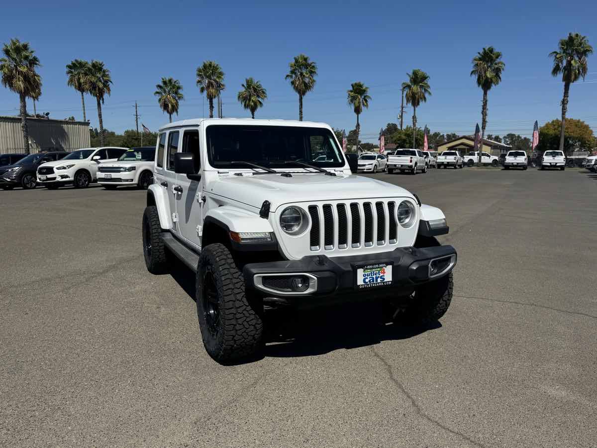 Used 2018 Jeep Wrangler Unlimited Sahara w/ LED Lighting Group AWD/4WD image 3