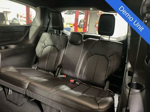 New 2026 Chrysler Pacifica Select image 22
