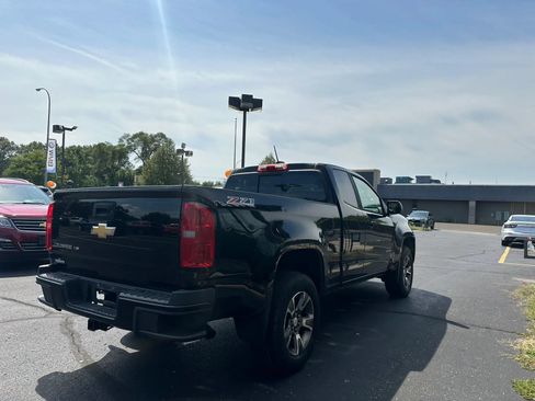 Used 2017 Chevrolet Colorado Z71 AWD/4WD image 3