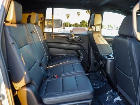 Used 2025 Chevrolet Suburban Z71 AWD/4WD image 19