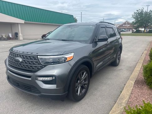 Used 2022 Ford Explorer XLT w/ Equipment Group 202A AWD/4WD image 3