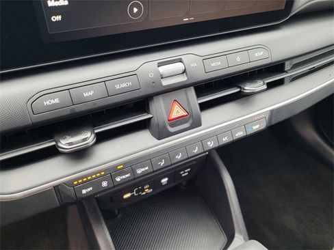 Used 2025 Kia K4 LXS image 15