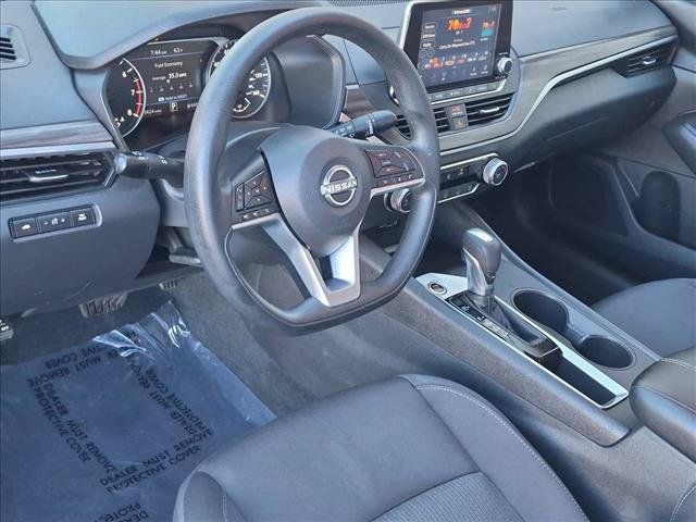 Used 2025 Nissan Altima 2.5 SV FWD image 10