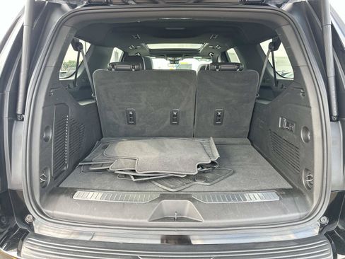 Certified 2024 Chevrolet Suburban High Country AWD/4WD image 9