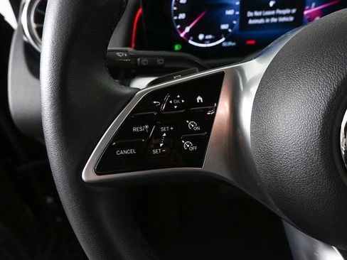 Used 2025 Mercedes-Benz GLB 250 image 10