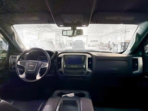 Used 2018 GMC Sierra 2500 SLE w/ SLE Preferred Package AWD/4WD image 10