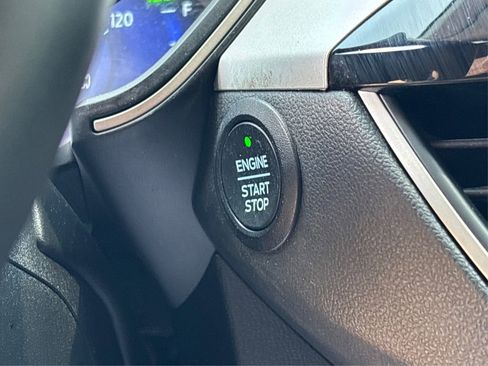 Used 2022 Ford Escape SEL w/ Technology Package image 29