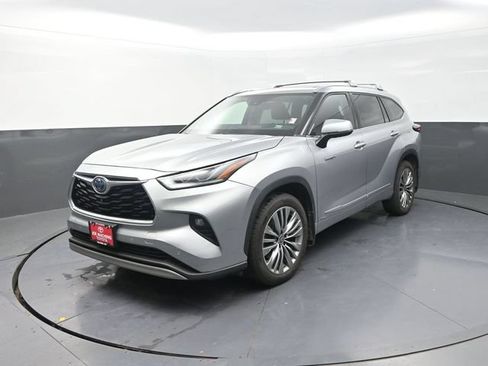 Used 2021 Toyota Highlander Platinum AWD/4WD image 3