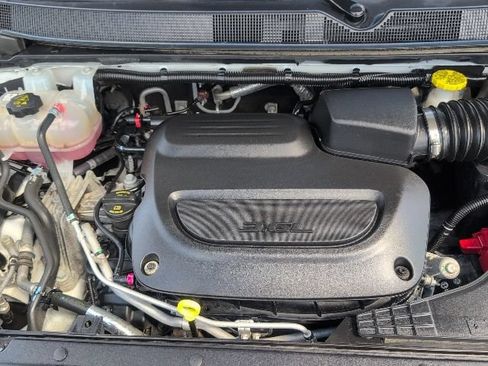 Used 2023 Chrysler Pacifica Touring-L FWD image 47