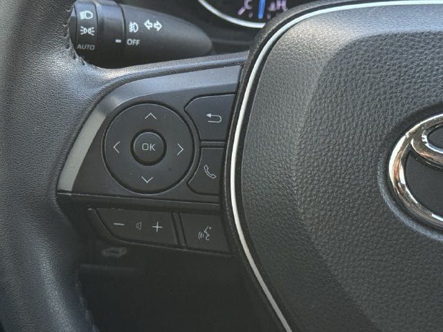 Used 2022 Toyota RAV4 XLE Premium AWD/4WD image 15