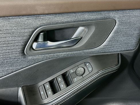 Used 2023 Nissan Rogue SV FWD image 15