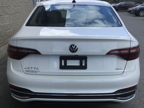 Used 2024 Volkswagen Jetta SEL FWD image 4