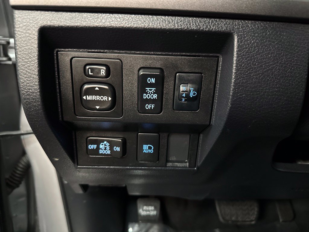 Used 2020 Toyota Tundra SR5 AWD/4WD image 32
