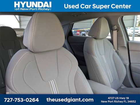 Used 2023 Hyundai Elantra SEL image 6