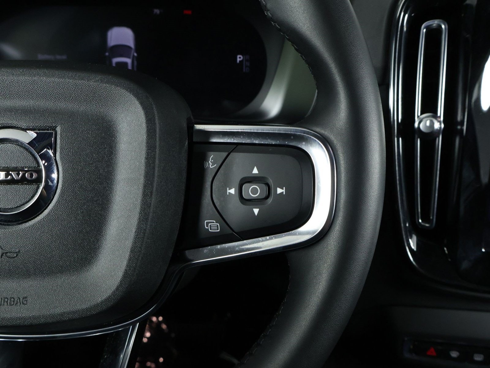 Certified 2023 Volvo XC40 Recharge Ultimate AWD/4WD image 11